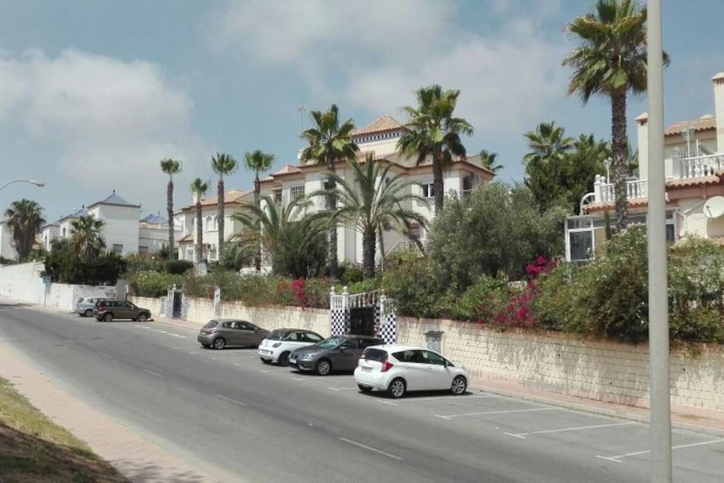 Schoenes Ruhiges Rooftop Apartment Mit Grosser Dachterrasse Torrevieja Extérieur photo
