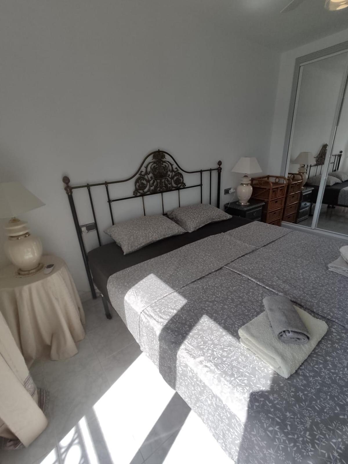 Schoenes Ruhiges Rooftop Apartment Mit Grosser Dachterrasse Torrevieja Extérieur photo