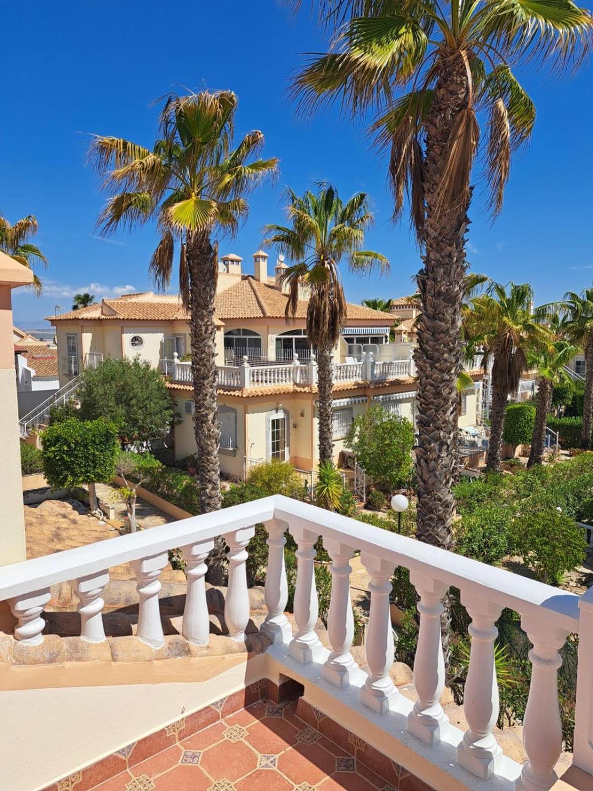 Schoenes Ruhiges Rooftop Apartment Mit Grosser Dachterrasse Torrevieja Extérieur photo